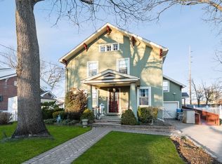 204 Oakwood Ave, Cedarhurst, NY 11516