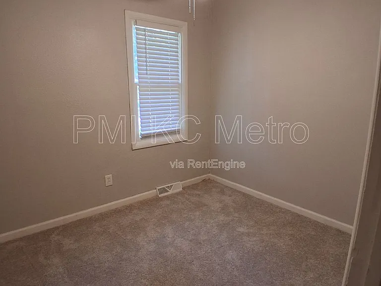 8304 E 110th Ter — Photo 19