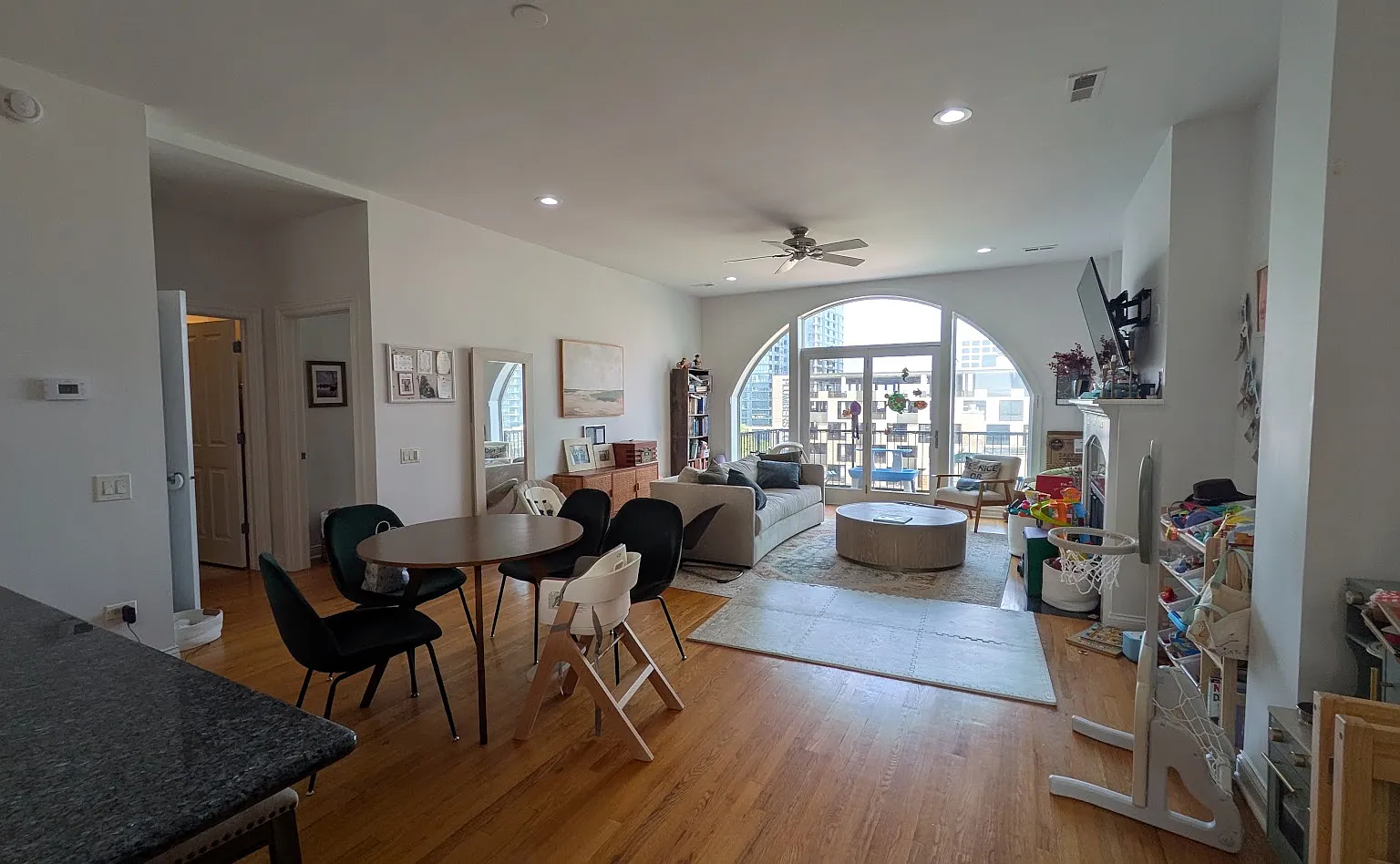 2 bed, 1500 sqft, $4,450 — Photo 4