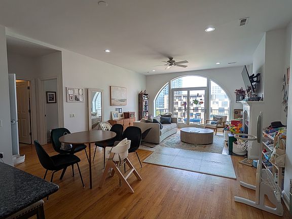 4th image of 1355 W Washington Blvd APT 6B