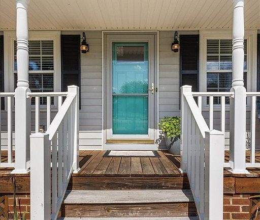 4th image of 9074 Woods Edge Dr