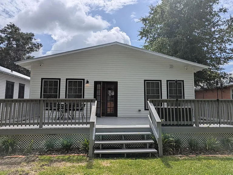 720 NW 3rd St — Photo 45