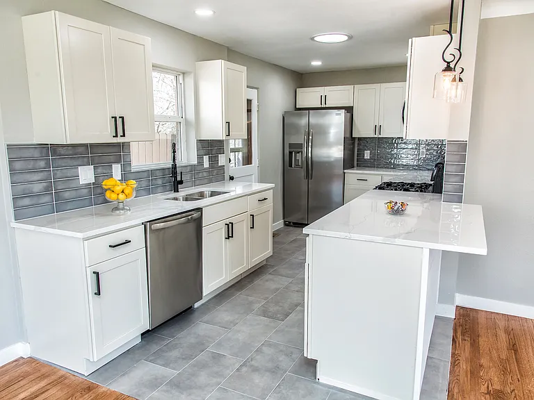 2620 S Holly St — Photo 26