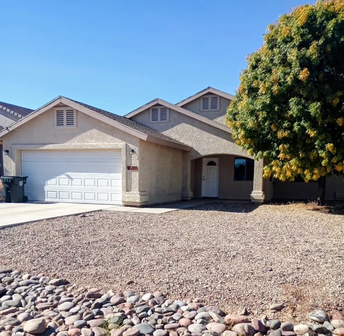 3 bed, 1301 sqft, $1,650 — Photo 1