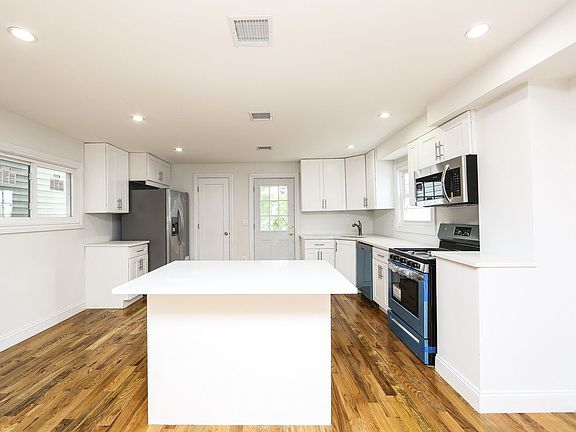 4th image of 3065 Heath Ave