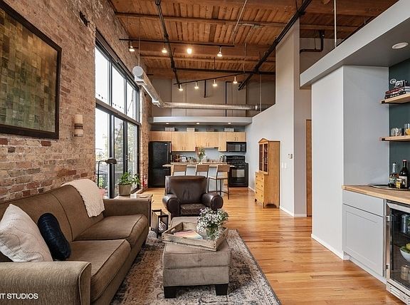 5th image of 2210 W Wabansia Ave APT 410