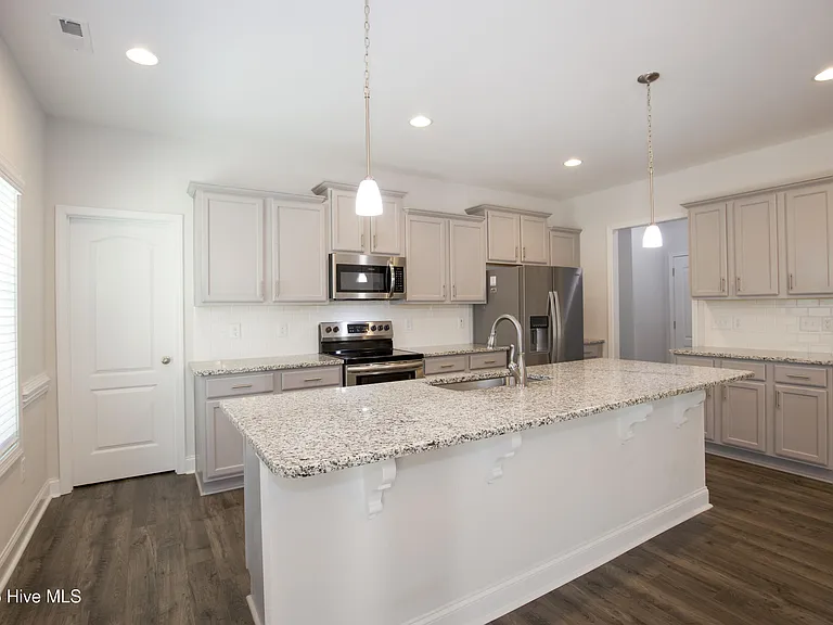 660 Avenue Of The Carolinas — Photo 29