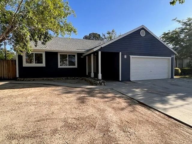 1177 E Avenue J5 — Photo 3