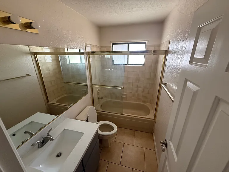 1409 Santa Margarita St — Photo 4