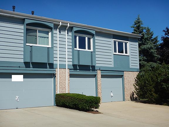 2nd image of 219 Lakeshore Ln