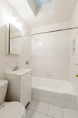 Rented by Mirador Real Estate | media 12