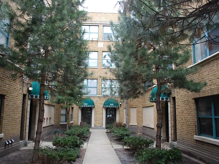3154 W Wilson Ave #3S — Photo 2