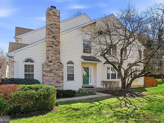 3rd image of 529 Aspen Woods Dr