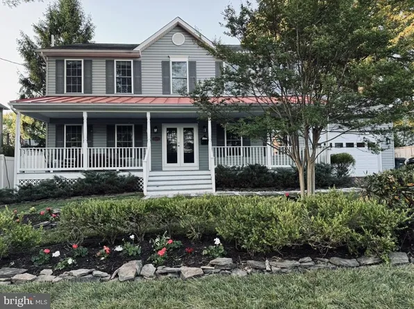 909 19th St S, Arlington, VA 22202