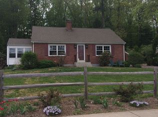 82 Dyer Ave, Collinsville, CT 06019