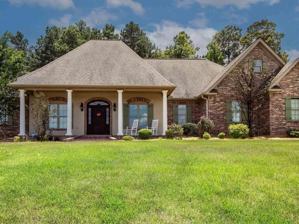 301 Timber Hills Dr, El Dorado, AR 71730