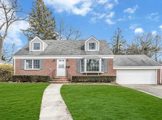 16 Acorn Dr, East Northport, NY 11731
