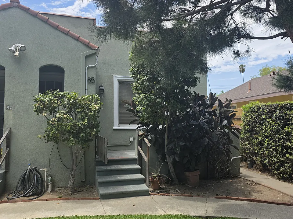 85 S Grand Oaks Ave