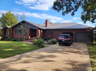1200 Hawthorne Dr, Houston, MO 65483