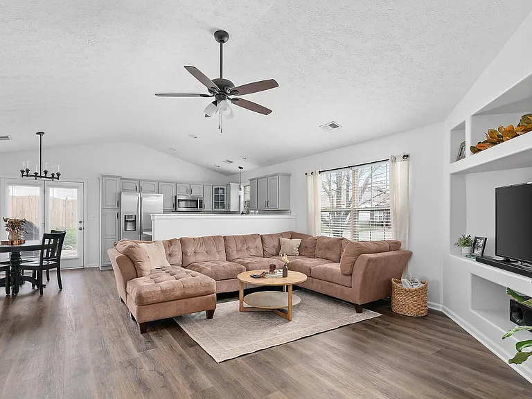 2901 Trailwood Ln — Photo 2