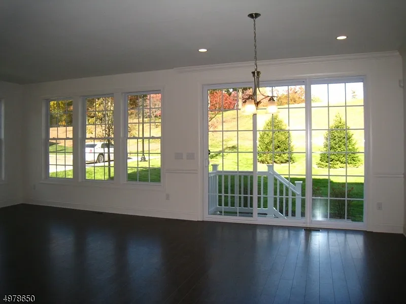 3 bed, 3.5 bath, 3300 sqft, $6,300 — Photo 4