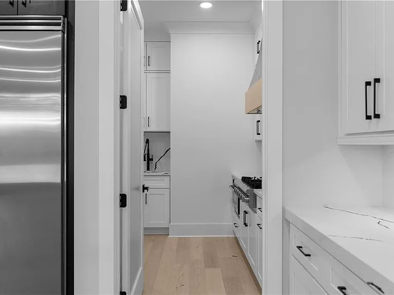 405 Thunder Rd — Photo 38
