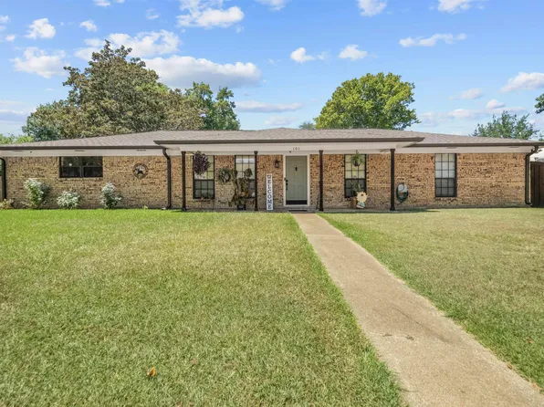 101 Juniper Dr, Palestine, TX 75803