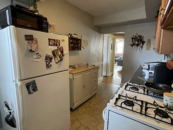 5th image of 2500 N Rockwell St Unit Gf