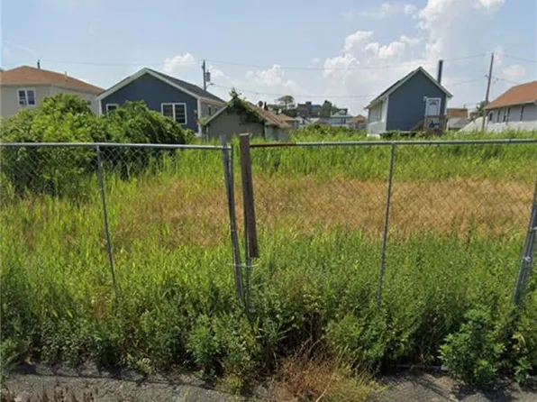 445 Beach 44th St, Far Rockaway, NY 11691