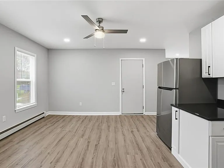 188 Division St #2R — Photo 6