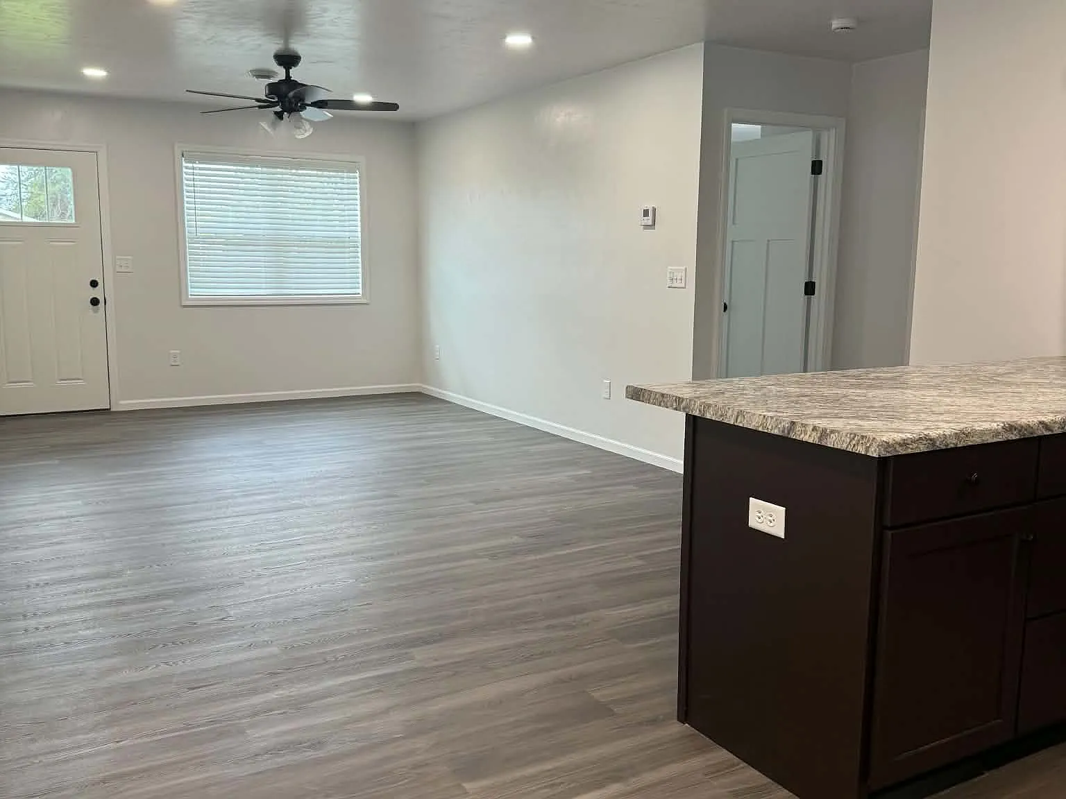 2 bed, 1000 sqft, $1,100 — Photo 4