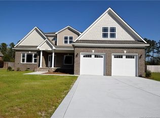 2820 Sand Trap Ln, Hope Mills, NC 28348