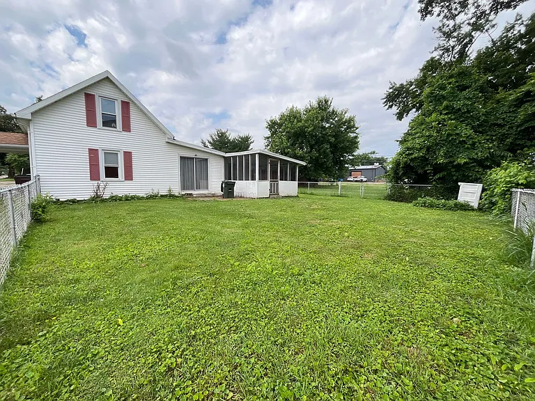 411 Florence St — Photo 16
