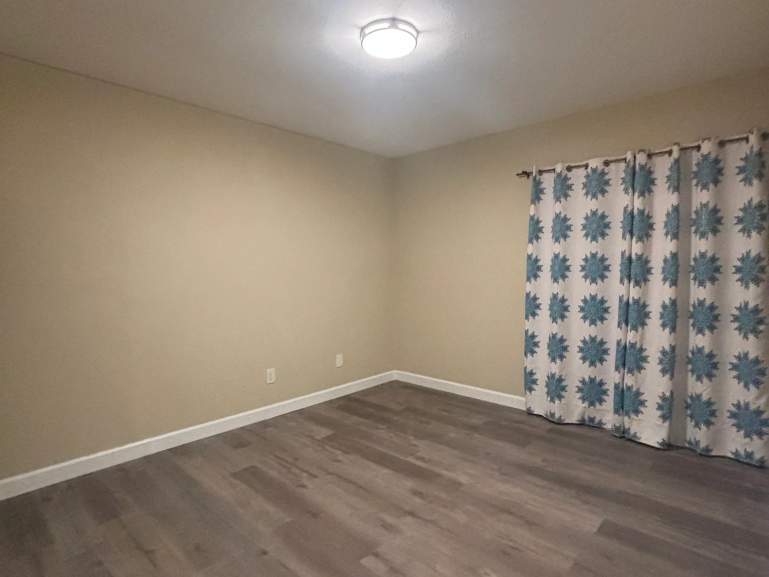 4 bed, 2097 sqft, $795 — Photo 2
