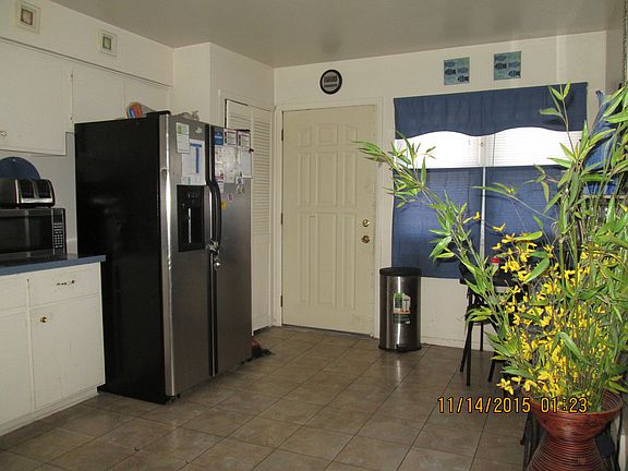 Eat-In kitchen