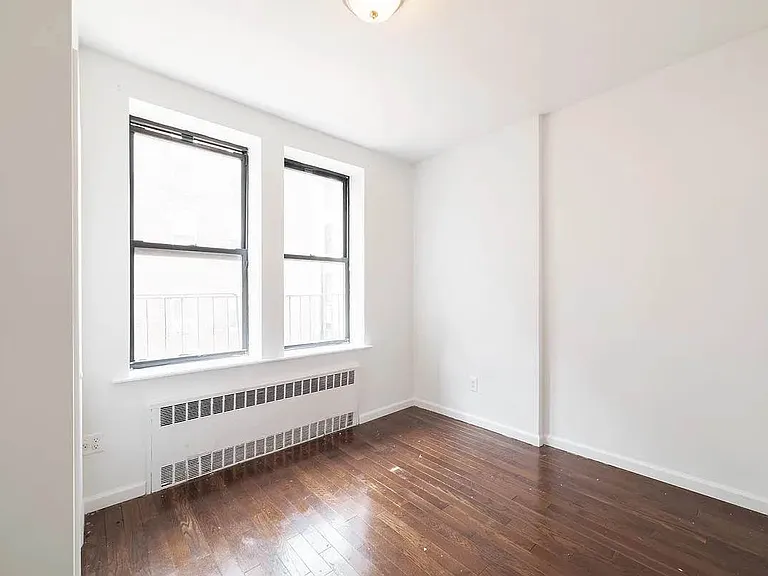 327 E 19th St #B3 — Photo 6