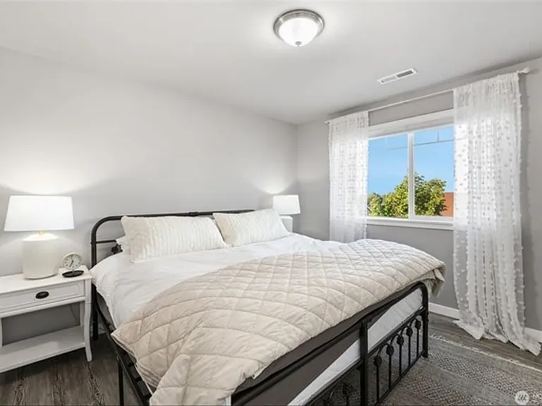 10713 Palisades St SE — Photo 14