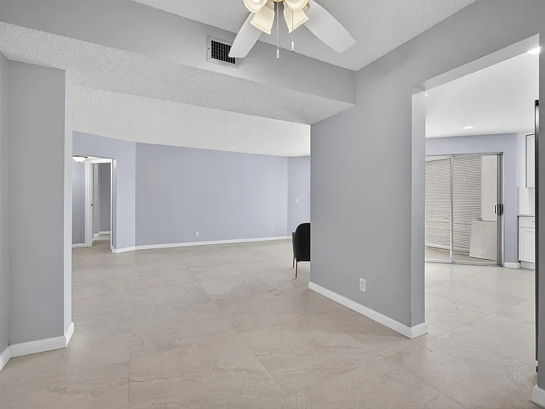 3590 Via Poinciana #202 — Photo 25