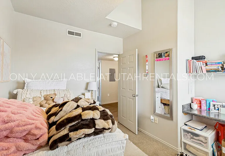 866 E 700 N #C1-1 — Photo 15