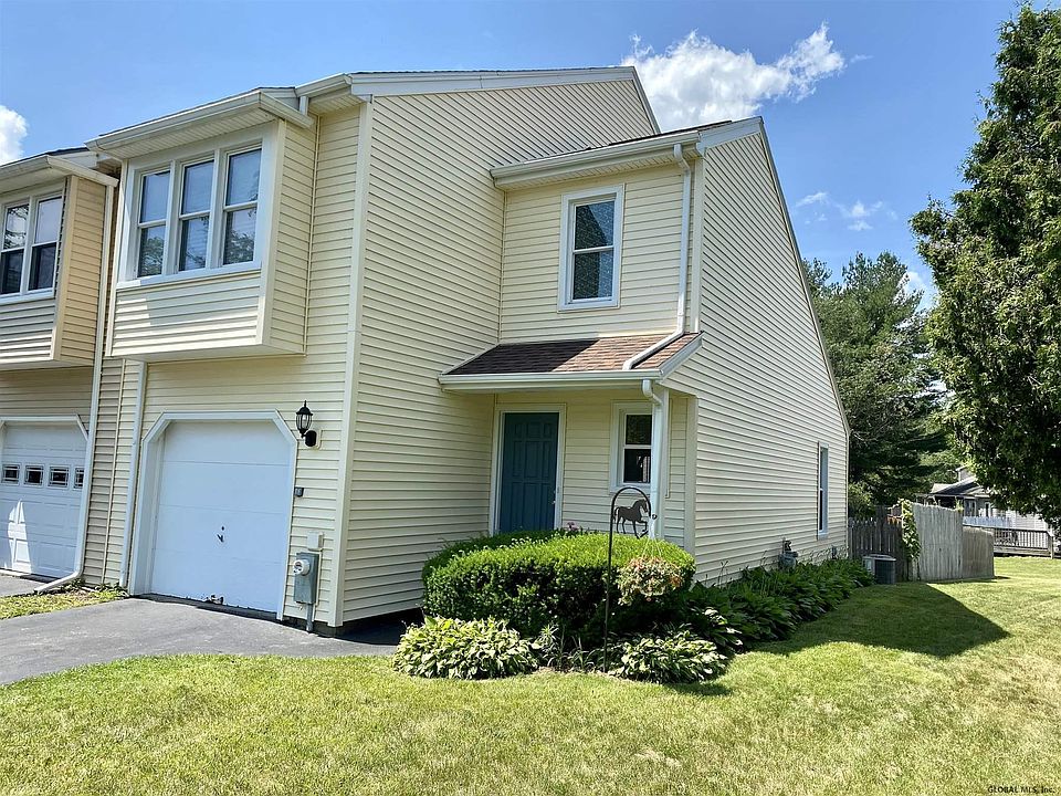 1st image of 8 Lexington Ct