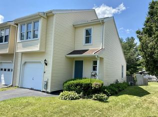 8 Lexington Ct, Clifton Park, NY 12065