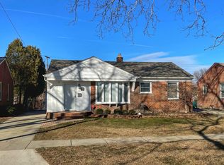 22623 Edgewood St, Saint Clair Shores, MI