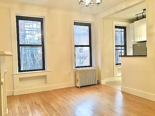 3rd image of 354 E 89th St APT 5R