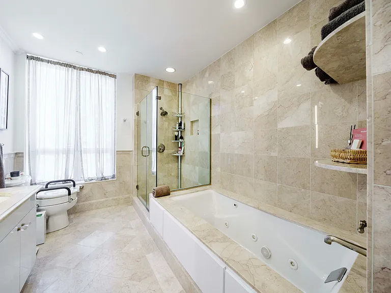 351 E 51st St #Penthouse 4A — Photo 13