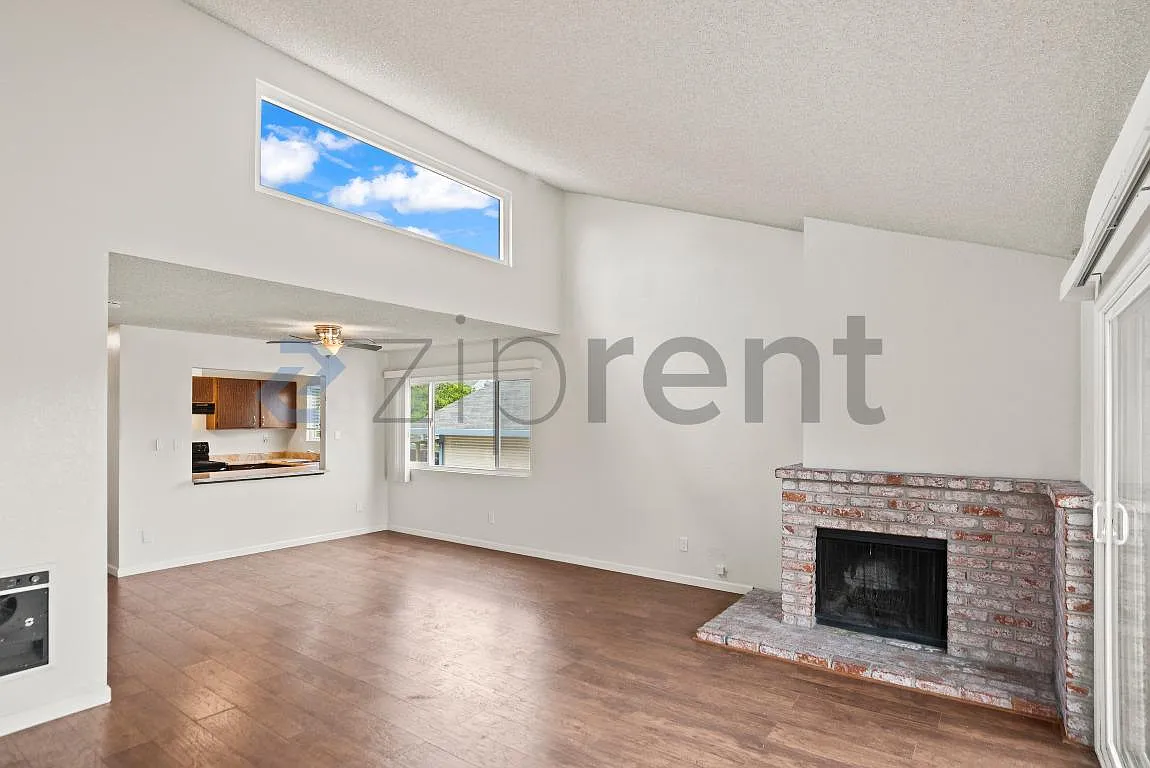 2 bed, 1075 sqft, $2,925 — Photo 4