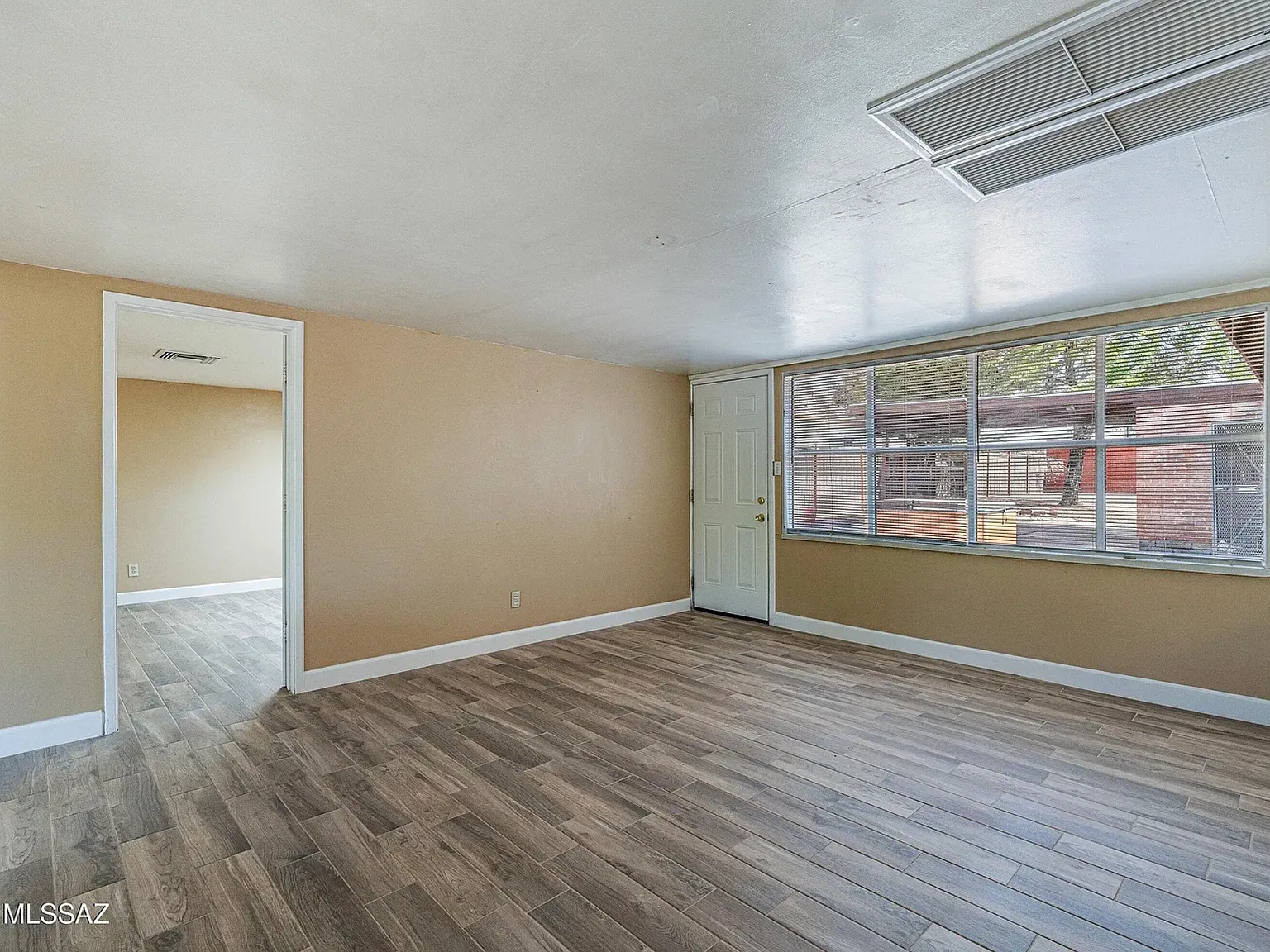 6 bed, 2139 sqft, $550 — Photo 4