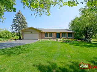 18 Trent Rd, Hawthorn Woods, IL 60047