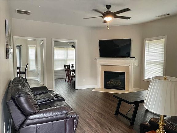 3rd image of 768 Pine Cove Dr