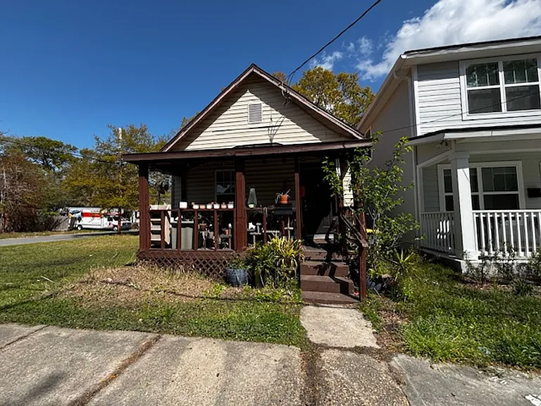 1219 Grothe St — Photo 8