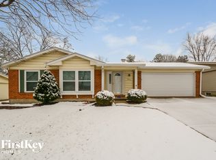 15721 Hill House Rd, Chesterfield, MO 63017